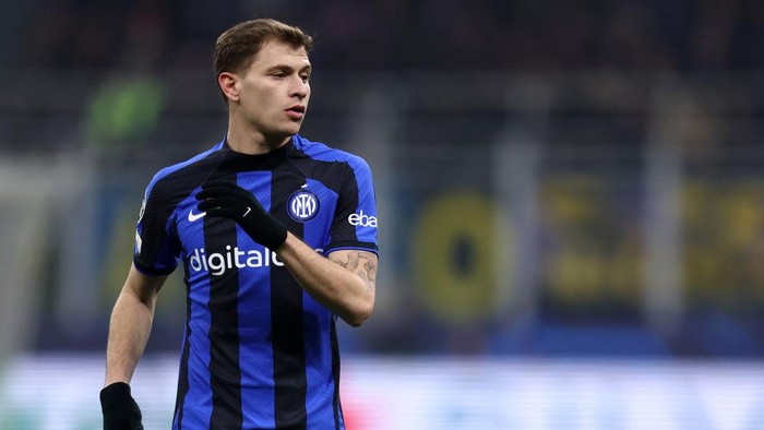 MILAN, ITALY - FEBRUARY 22: Nicolo Barella of FC Internazionale looks on during the UEFA Champions League round of 16 leg one match between FC Internazionale and FC Porto at San Siro Stadium on February 22, 2023 in Milan, Italy. (Photo by Sportinfoto/DeFodi Images via Getty Images)