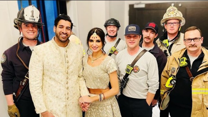 Panav dan Victoria Jha Panav dan Victoria Jha, pasangan pengantin yang terjebak di dalam lift.