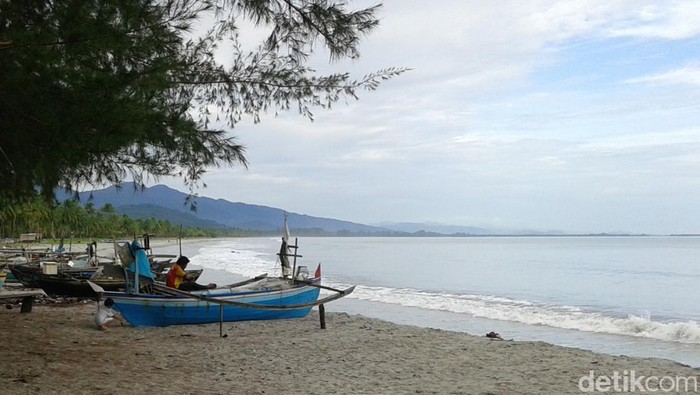 Pantai Kedai Tiga di Barus, Tapanuli Tengah.