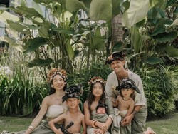 Pemotretan Terbaru Keluarga Bachdim yang Kini Punya 4 Anak, Bertema Bali