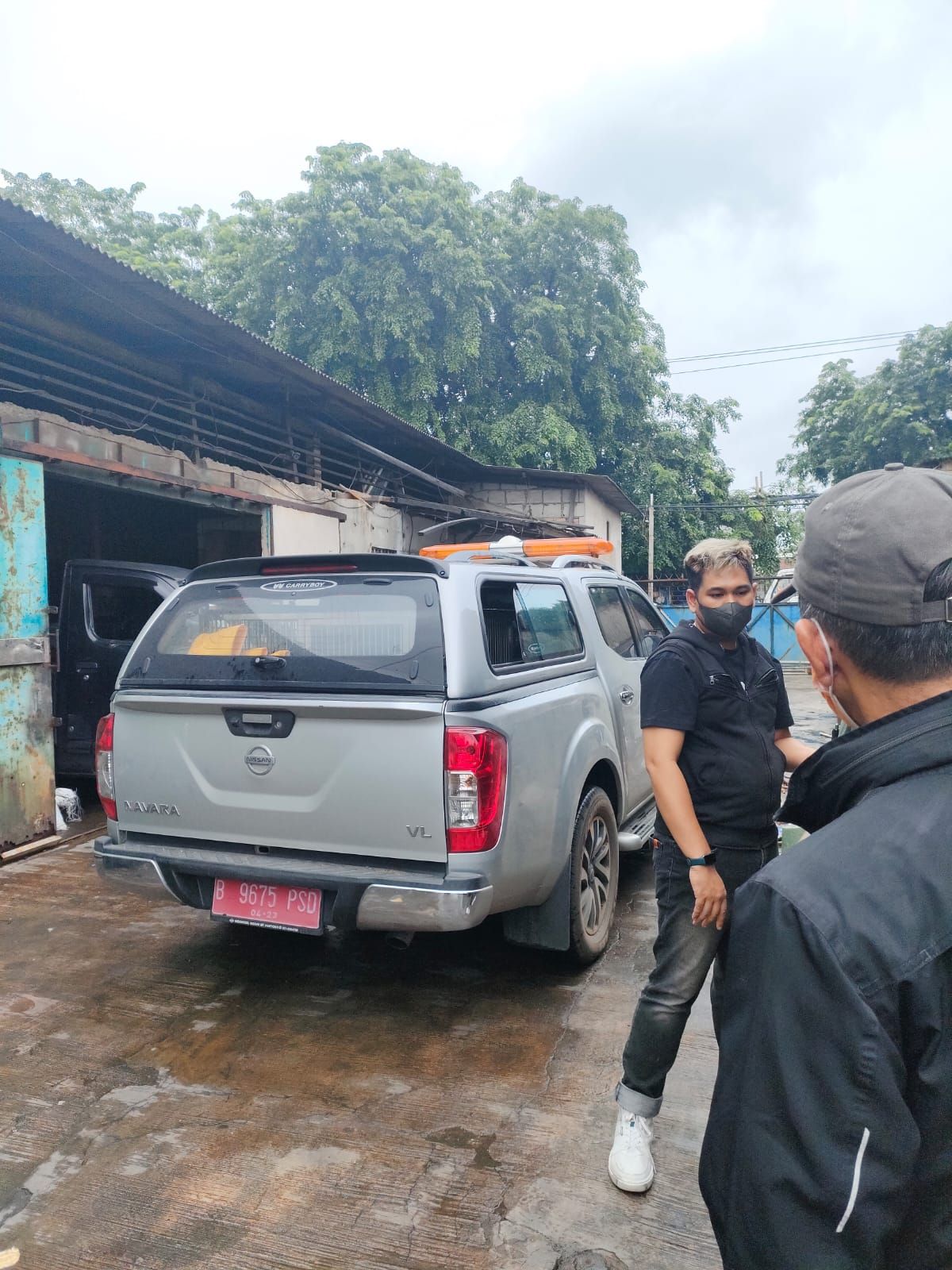 Penggerebekan tempat diduga penjagalan anjing di Cengkareng, Jakarta Barat, Jumat 24 Februari 2023. (Dok Herdaru Tona-Animal Defender)