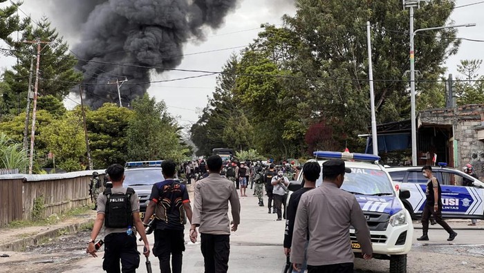 Kerusuhan terjadi di Wamena, Papua pada Kamis, 23 Februari 2023. Peristiwa tersebut menewaskan 10 warga sipil. Lantas, apa penyebab kerusuhan Wamena?