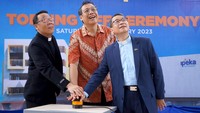 Hadir dalam acara tersebut Ketua Yayasan Ipeka, Erwin Tenggono yang didampingi oleh Direktur Utama IPEKA, Pdt. Handojo.