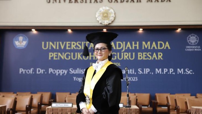 Poppy Sulistyaning Winanti, guru besar UGM bidang ilmu hubungan internasional