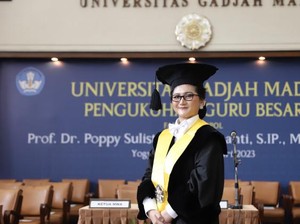 UGM Kukuhkan Guru Besar Perempuan Pertama Ilmu Hubungan Internasional