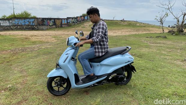 Posisi duduk di atas Grand Filano