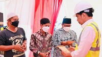 Ini momen saat Jokowi berdialog bersama warga.