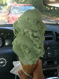 Bagaimana jadinya kalau makanan yang kita pesan datang dengan jumlah di luar nalar? Seperti deretan foto berikut ini detikers. Kalian sanggup menghabiskannya?