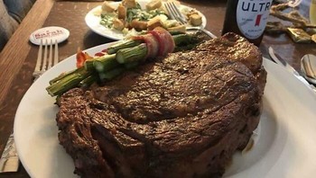 Daging sebesar ini bisa kamu habiskan tidak? Foto: (Bored Panda).