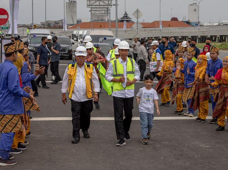 Foto-foto Jan Ethes Dampingi Jokowi Resmikan Tol Semarang-Demak Seksi II