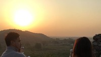 Raisa dan Hamish Daud pun dikenal sebagai pasangan romantis. Keduanya sering membagikan momen manis, salah satunya saat menikmati kopi dengan pemandangan sunset. Foto: Instagram @raisa6690