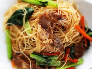 Resep Bihun Goreng Daging yang Gurihnya Spesial untuk Makan Siang