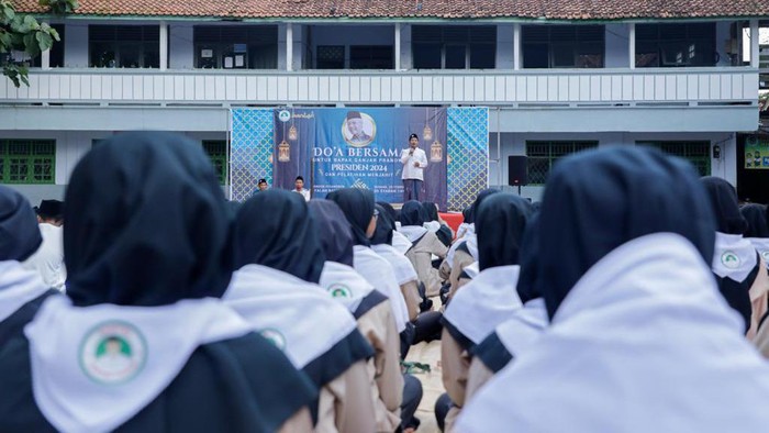 Santri Dukung Ganjar (SDG)