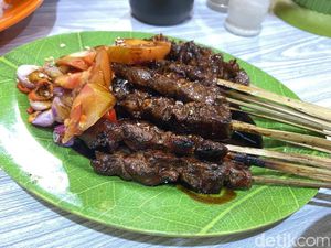 Maknyus! Sate Tongseng Sri Rejeki yang Laris Manis Dekat Stasiun Gambir