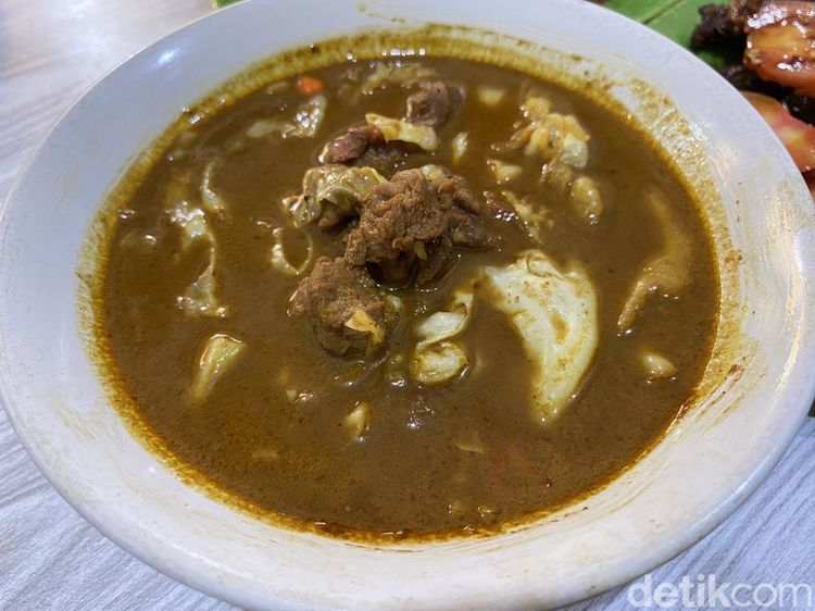 Sedapnya Tongseng Racikan Bu Sri yang Habiskan 50 Kg Daging Kambing