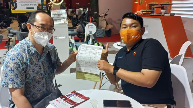 Seberapa laris penjualan Yadea di IIMS 2023?