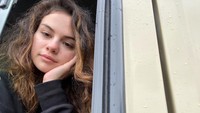 Respons Selena terhadap komentar dan cibiran yang ia terima tentang tubuhnya mendapat pujian dari banyak orang, terutama dari mereka yang mengalami hal serupa. Langkah yang diambilnya secara tidak langsung dianggap telah merepresentasikan komunitas lupus. (Foto: Instagram/@selenagomez)