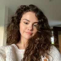 Selena Gomez kerap kali memamerkan wajahnya yang tanpa makeup di Instagram.  Foto: Instagram/@selenagomez