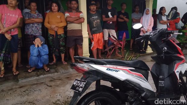 Sepeda motor Beat yang disambar petir di Delanggu, Klaten.