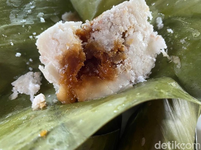 Yummy! Lapet Beras Gula Merah Khas Batak yang Populer di Toba
