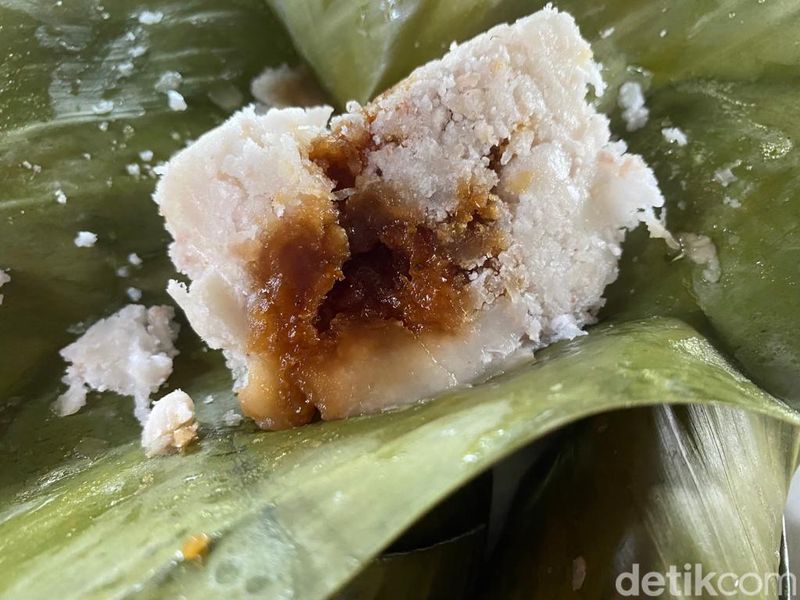 Yummy! Lapet Beras Gula Merah Khas Batak yang Populer di Toba