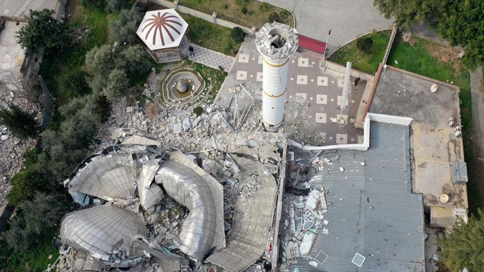 HATAY, TURKIYE - FEBRUARY 25: An aerial view shows the demolished 64-year-old Nuri Uysen Mosque after two powerful earthquakes jolted Turkiye's southern province Hatay on February 25, 2023. Citizens demanded that a tent mosque be built in the region temporarily ahead of the holy month of Ramadan. On Feb. 06, a strong 7.7 earthquake, centered in the Pazarcik district, jolted Kahramanmaras and strongly shook several provinces, including Gaziantep, Sanliurfa, Diyarbakir, Adana, Adiyaman, Malatya, Osmaniye, Hatay, Kilis, and Elazig. Later, at 1.24 p.m. (1024GMT), a 7.6 magnitude quake centered in Kahramanmaras' Elbistan district struck the region. (Photo by Mahmut Serdar Alakus/Anadolu Agency via Getty Images)