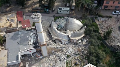 Dua Gempa Dahsyat Turki Bikin Masjid di Hatay Ini Roboh
