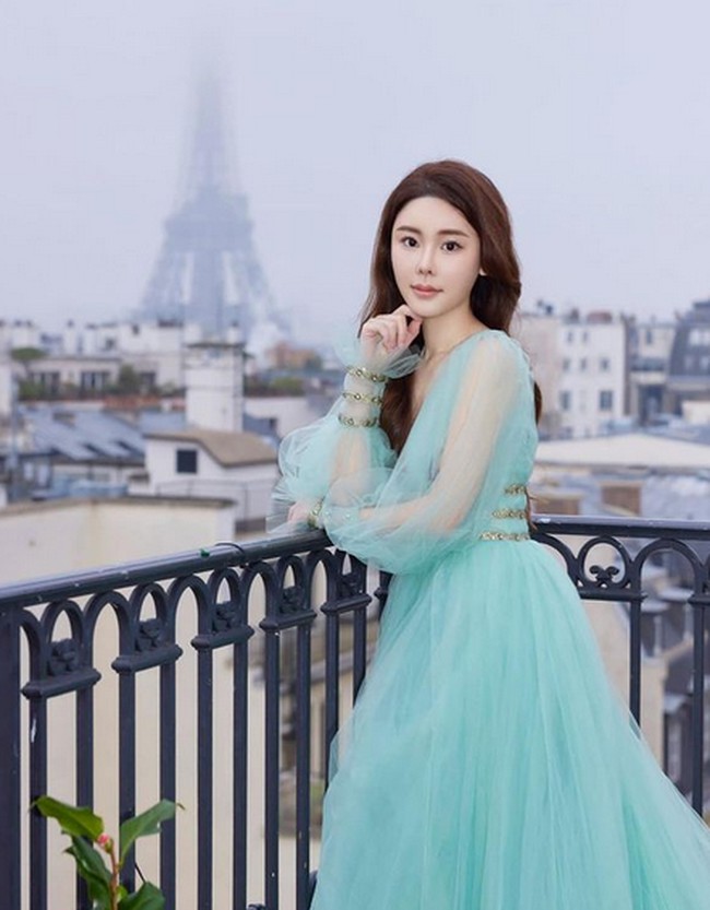 Sehingga tak heran, Abby rutin datang ke acara-acara fashion kelas dunia, seperti Paris Fashion Week. Foto: dok. Instagram/@xxabbyc