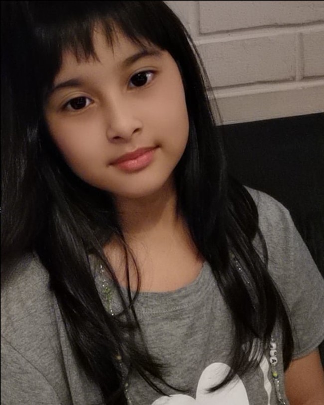 Memiliki rambut panjang hitam, penampilan Amara seringkali dipuji netizen cantik. Beberapa menyebutnya mirip dengan Zaenab di film Si Doel, sementara lainnya menyebut cucu Rano Karno itu mirip dengan aktris Sandrinna Michelle. Foto: Instagram/@si.rano