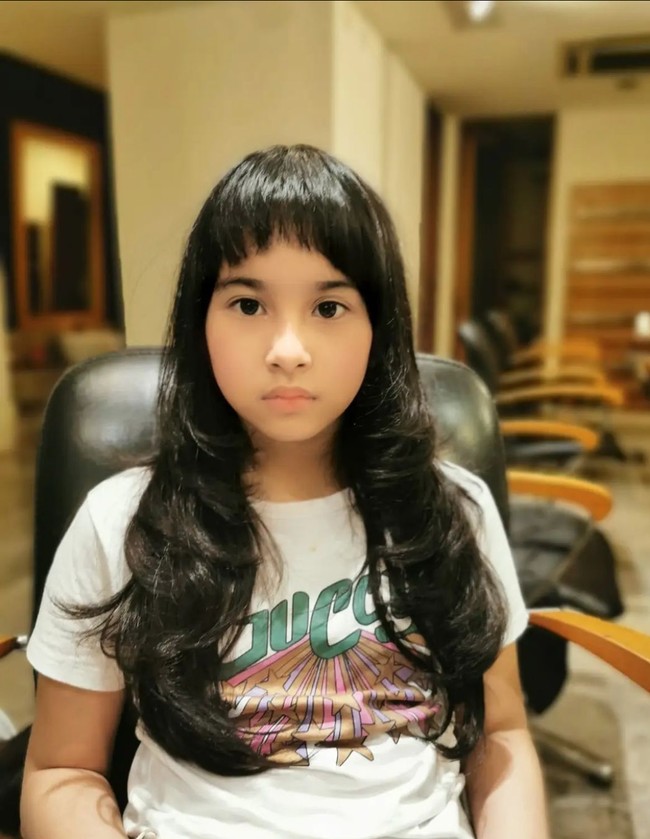 Setiap kali mengunggah foto Amara, akun Rano Karno dan sang istri pun sellau dibanjiri komentar pujian. “Masya Allah cantik banget. Semoga jd anak Sholeh,” komentar salah seorang netizen. Foto: Instagram/@dewiranokarno