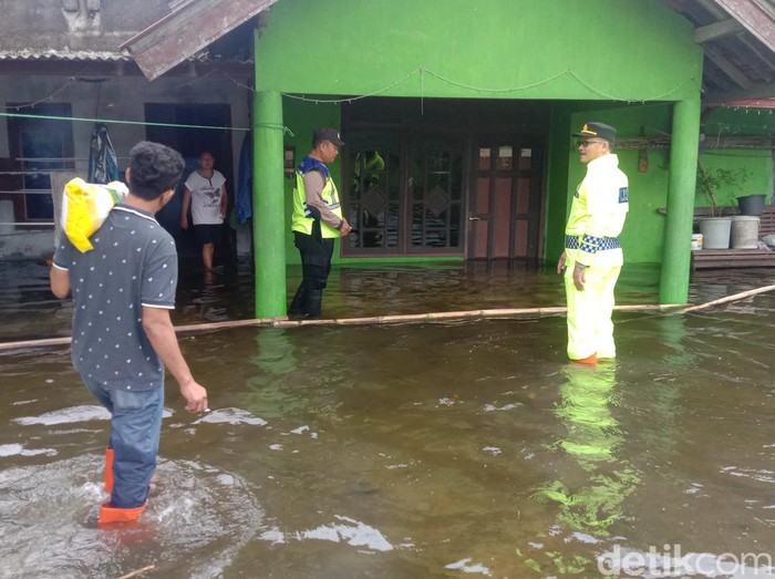 Banjir di Desa Payaman, Kecamatan Mejobo, dipotret pada Sabtu (25/2/2023).