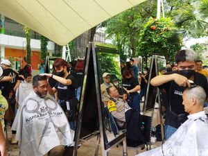 Serunya Cukur Ramai-ramai, #BeraniGundul untuk Hari Kanker Anak