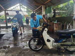 Tarif Miring, Cuci Motor Napi Rutan Negara Laris Manis
