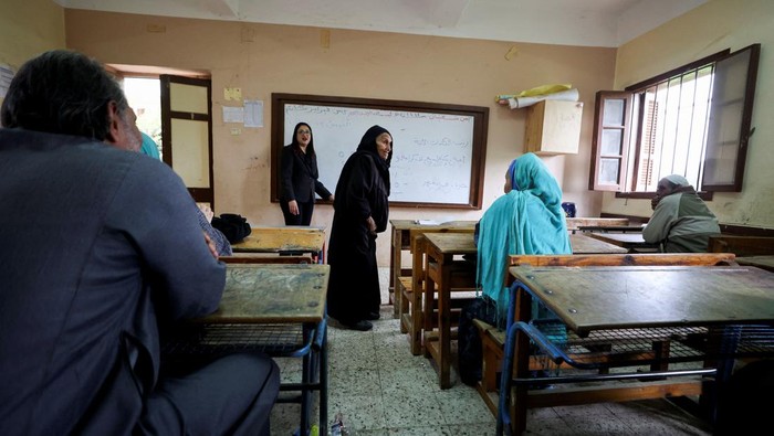 Zubaida Abd Elaal, 87, a grandmother to 13 grandchildren, learns how to read and write in a literacy school in the El-Menoufia governorate, north of Cairo, Egypt, February 23, 2023. Zubaida says she has wanted to learn to read and write for years but was stopped by her father and then her husband. REUTERS/Mohamed Abd El Ghany