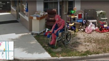 Spider-Man kenapa bisa sampai naik kursi roda? Foto: Bored Panda