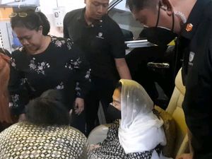 Momen Istri Gus Dur Jenguk David di Rumah Sakit