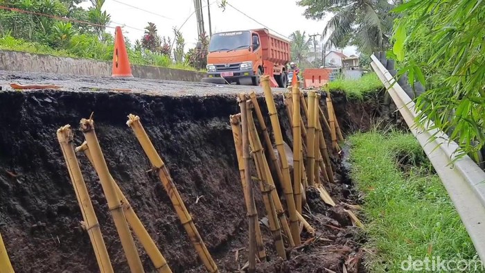 Jalan ambles di Purwakarta.