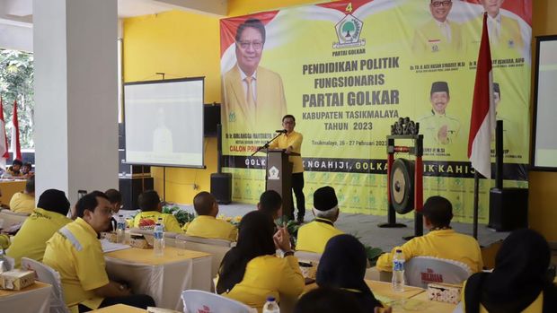 Ketua DPD Golkar Jabar Ace Hasan Syadzily dalam pembukaan pendidikan politik di Kabupaten Tasikmalaya