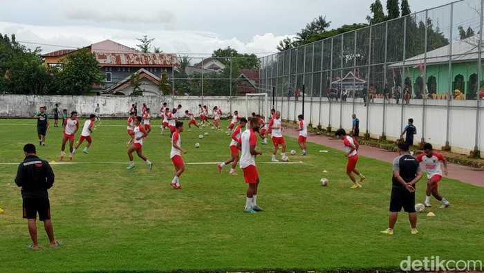 Latihan PSM Makassar di Stadion Kalegowa, Gowa, Sulawesi Selatan (Sulsel) jelang lawan Dewa united.
