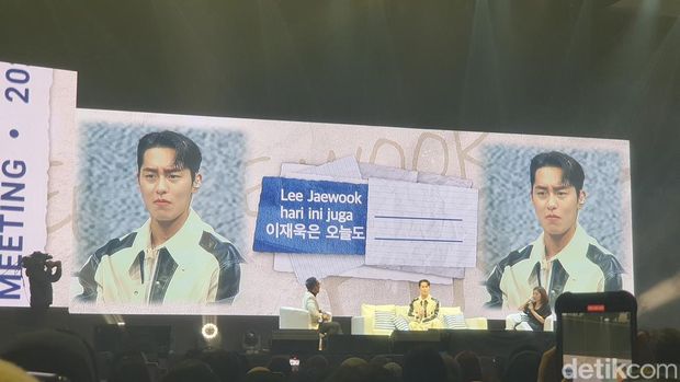 Lee Jae Wook saat gelar fanmeeting.