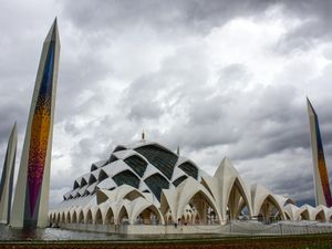 Masjid Al Jabbar di Bandung Tutup Lebih Lama