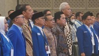 Sebagai informasi, acara Rakornas PAN ini memang dihadiri sejumah tokoh. Selain Ketua Umum PAN Zulkifli Hasan, tampak hadir juga Menteri BUMN Erick Thohir, Gubernur Jawa Tengah Ganjar Pranowo, Menteri Sekretaris Negara Pratikno.
