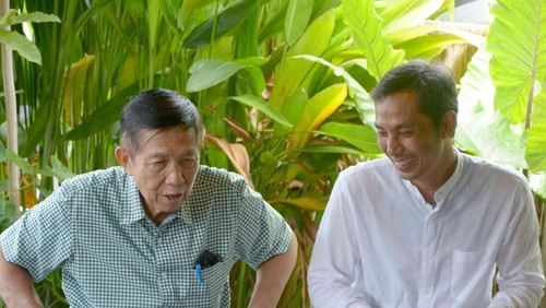 Mantan Gubernur Bali Made Mangku Pastika (kiri) dan mantan Ketua KPU Buleleng Gde Suardana.