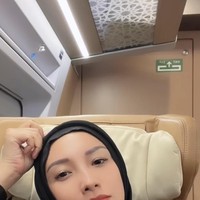 Mantan menantu Keluarga Cendana ini mengucapkan rasa syukur karena bisa menunaikan ibadah umrah.I will ask God to see you twice, once here and once in the Jannah Bismillah #tilwemeetagain, tulis @tatacahyani. Foto: Dok. Instagram @tatacahyani. Foto: Dok. Instagram @tatacahyani.