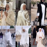 Tata menjalani umrah bersama sahabat terdekat. Ia tak henti mengucapkan rasa syukur dan membuat video Reels di akun Instagramnya. Perjalanan umroh bersama @alaminuniversal dan sahabat2 kesayangan. Alhamdulillah Wa Syukurillah diberikan kesempatan lagi untuk bertamu ke rumah Yang Maha Kuasa   semoga suka cuplikan reelsnya #umroh2023, ucap Tata. Foto: Dok. Instagram @tatacahyani.