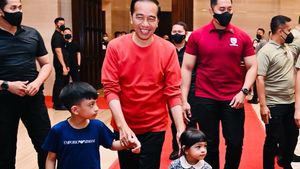 Presiden Jokowi Bermain di Mal Semarang Bareng Jan Ethes dan La Lembah