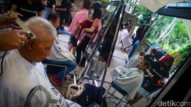 Ramai-ramai #BeraniGundul Rayakan Hari Kanker Anak Sedunia Ramai-ramai #BeraniGundul Rayakan Hari Kanker Anak Sedunia