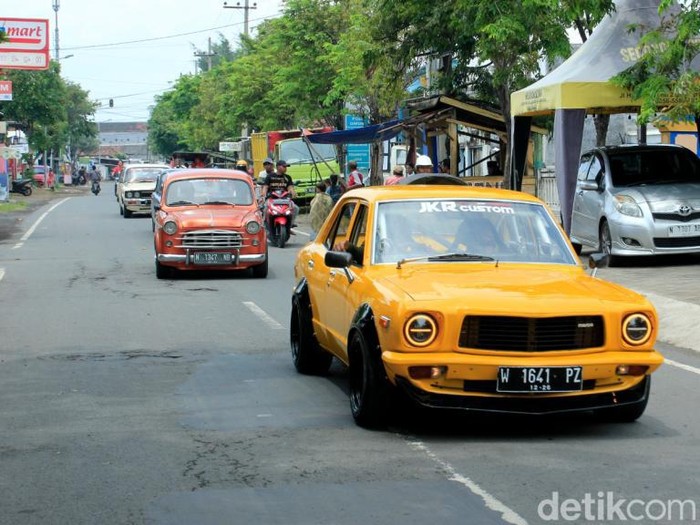 Ratusan mobil kuno bikin suasana di Kota Pasuruan menjadi jadul