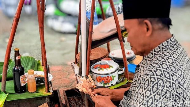 Sate Lalak, Kuliner Legendaris Pantai Pasir Putih Situbondo Tetap Eksis Hingga Kini