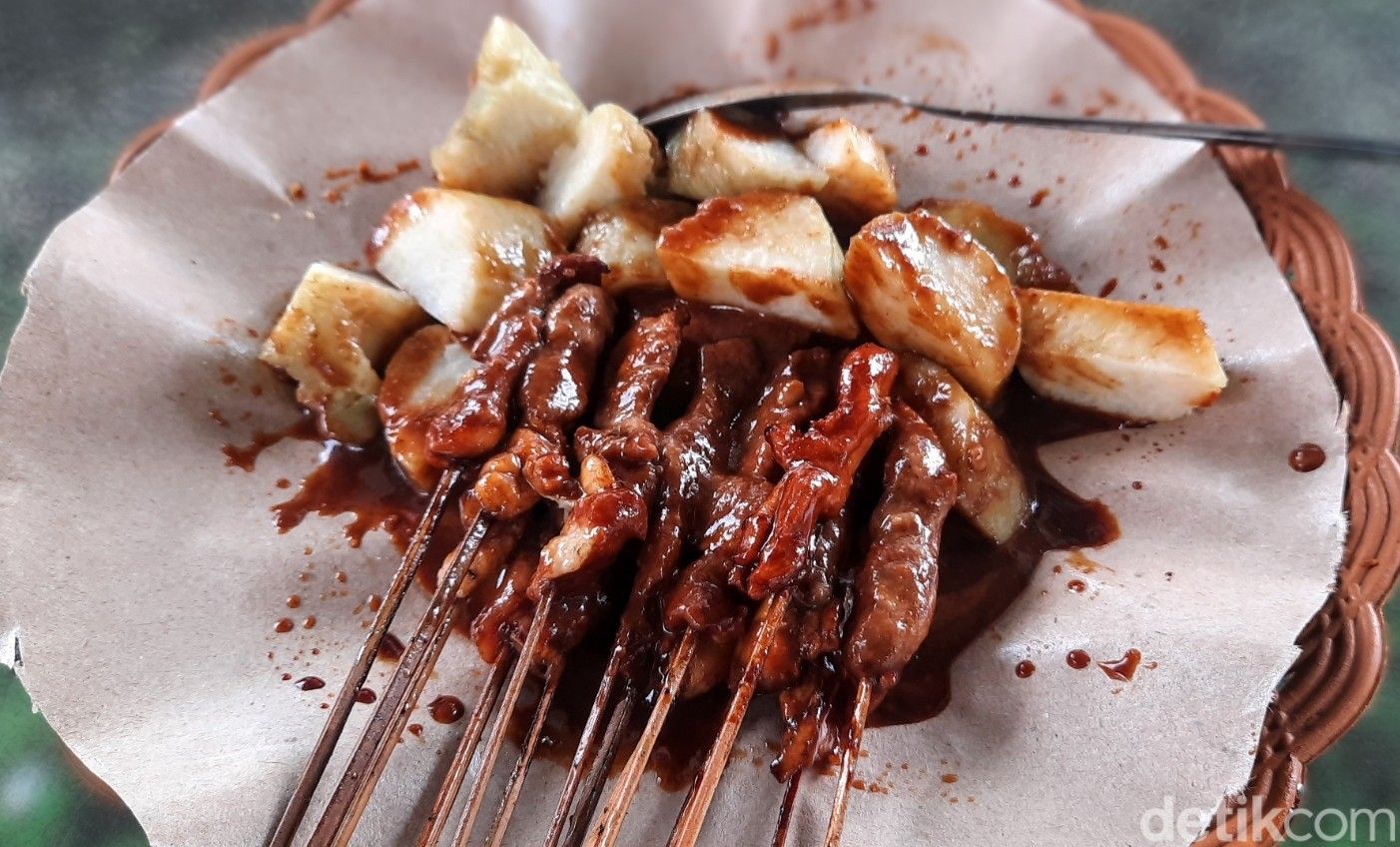 Sate Lalak, Kuliner Legendaris Pantai Pasir Putih Situbondo Tetap Eksis Hingga Kini